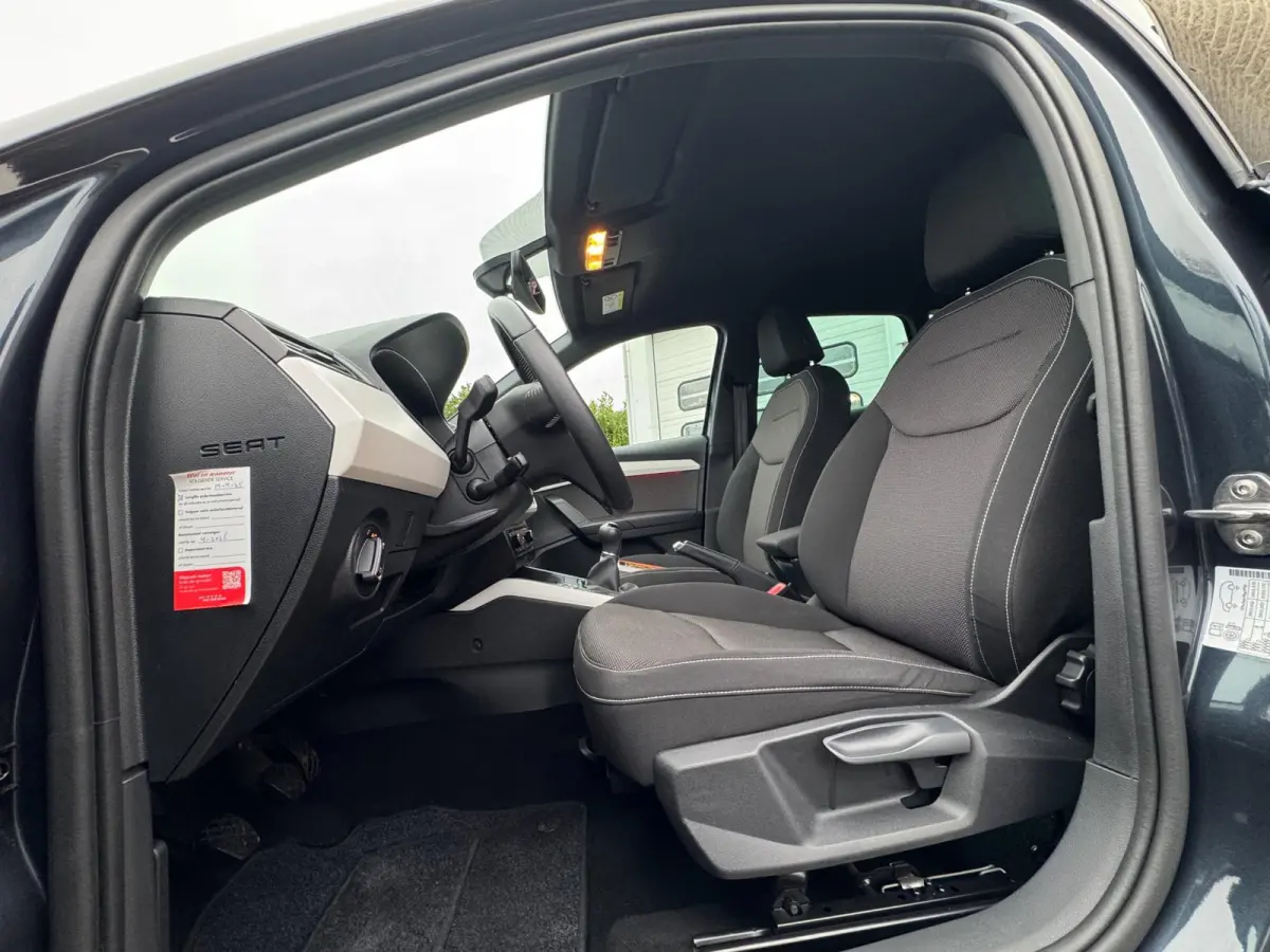 1.0 TSI Xcellence Business Intense TREKHAAK / VIRT. COCKP / CAMERA / CARPLAY / ECC / STOELV / KEYLESS / LED / WARN SPOT