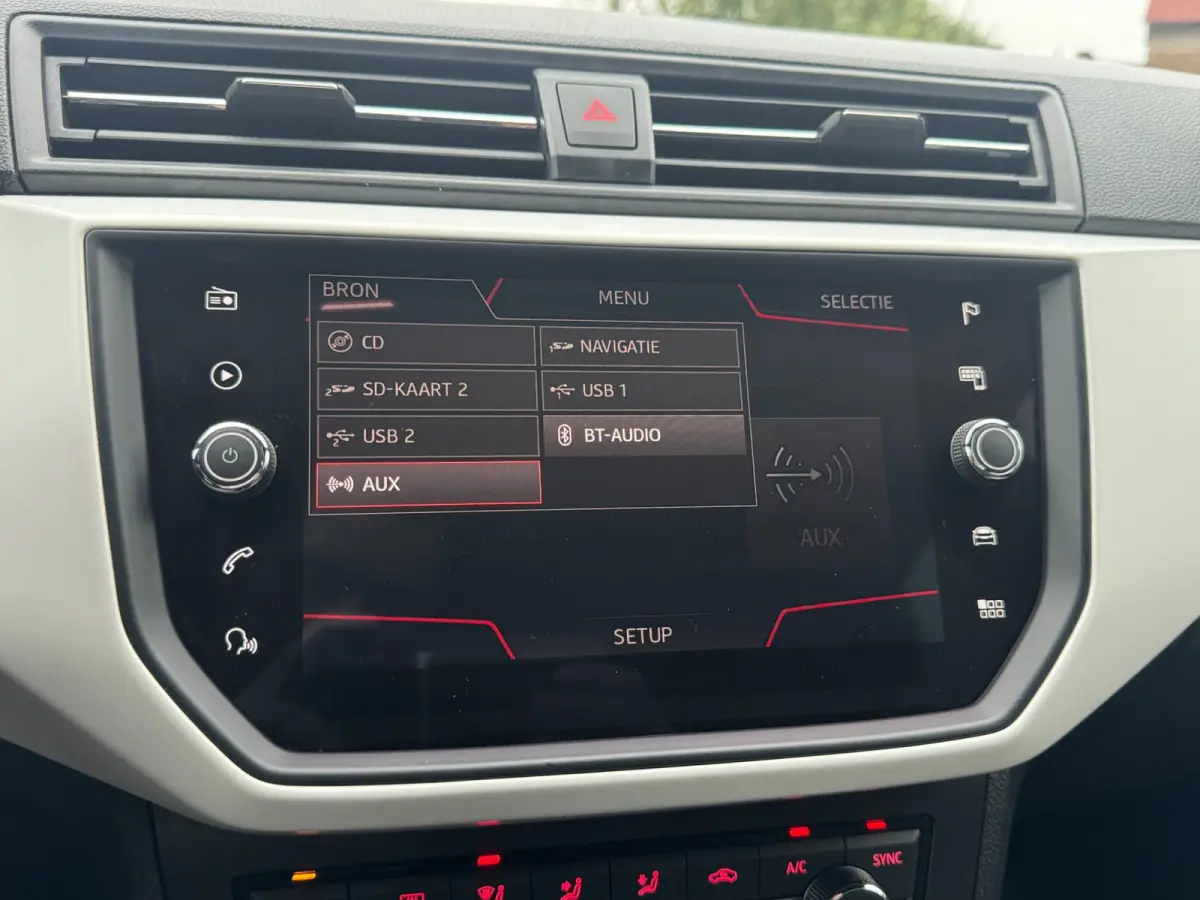 1.0 TSI Xcellence Business Intense TREKHAAK / VIRT. COCKP / CAMERA / CARPLAY / ECC / STOELV / KEYLESS / LED / WARN SPOT