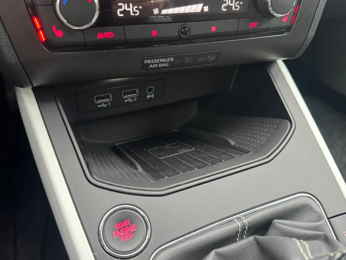 1.0 TSI Xcellence Business Intense TREKHAAK / VIRT. COCKP / CAMERA / CARPLAY / ECC / STOELV / KEYLESS / LED / WARN SPOT