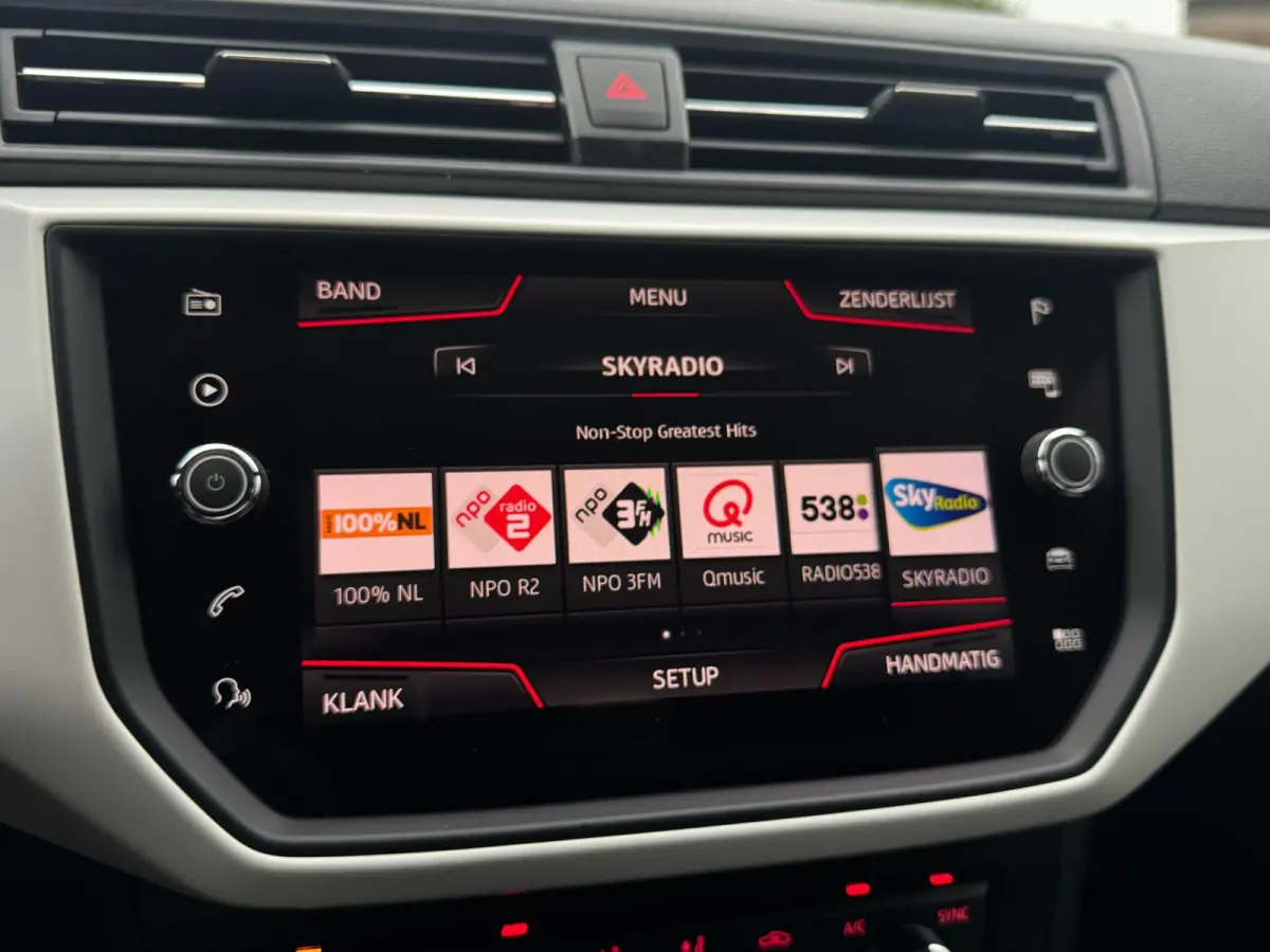 1.0 TSI Xcellence Business Intense TREKHAAK / VIRT. COCKP / CAMERA / CARPLAY / ECC / STOELV / KEYLESS / LED / WARN SPOT
