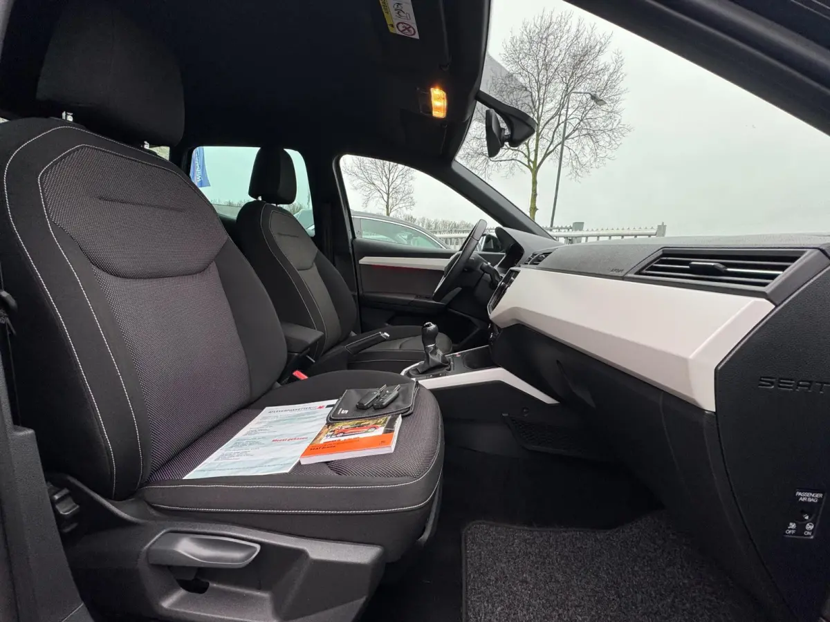 1.0 TSI Xcellence Business Intense TREKHAAK / VIRT. COCKP / CAMERA / CARPLAY / ECC / STOELV / KEYLESS / LED / WARN SPOT