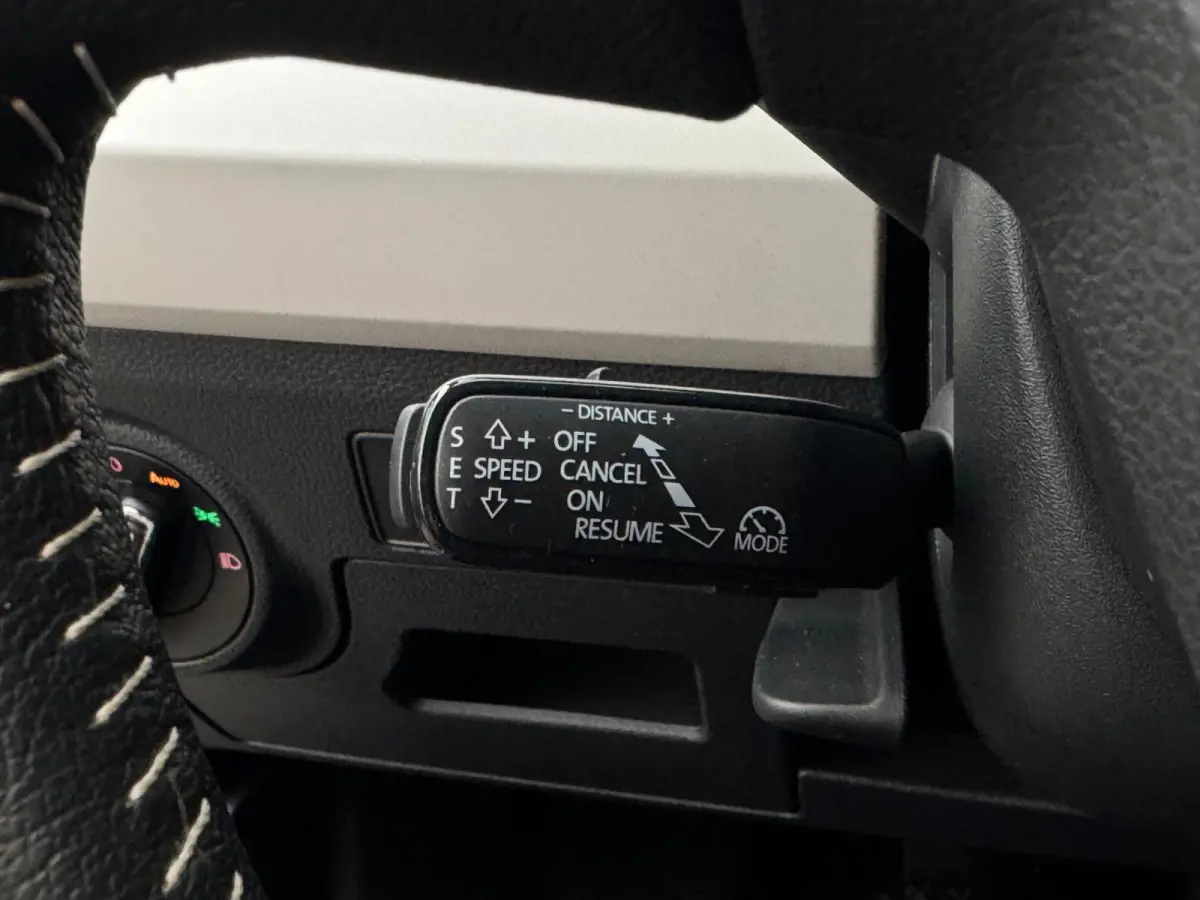 1.0 TSI Xcellence Business Intense TREKHAAK / VIRT. COCKP / CAMERA / CARPLAY / ECC / STOELV / KEYLESS / LED / WARN SPOT