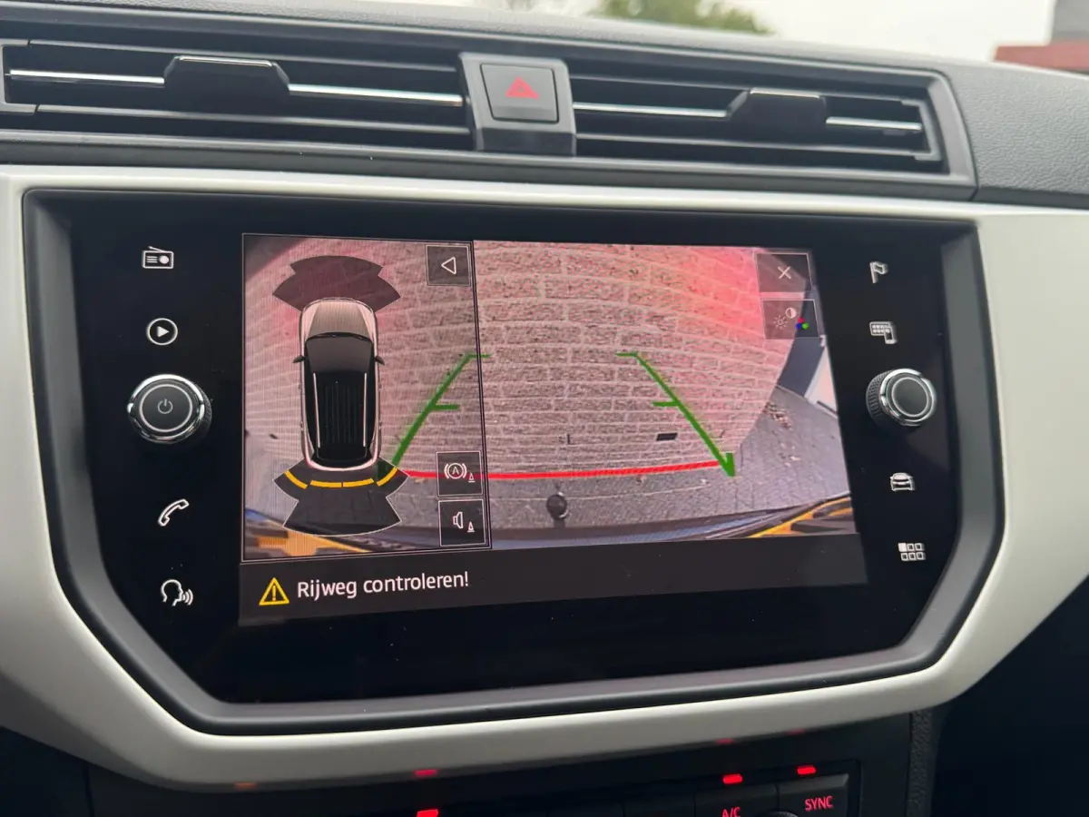 1.0 TSI Xcellence Business Intense TREKHAAK / VIRT. COCKP / CAMERA / CARPLAY / ECC / STOELV / KEYLESS / LED / WARN SPOT