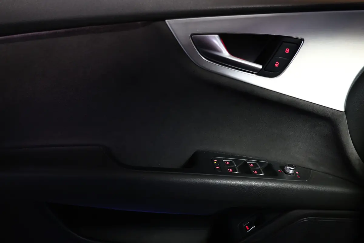 1.8 TFSI S-Line AVM CARPLAY CAMERA NAV LEER STOELVW "17