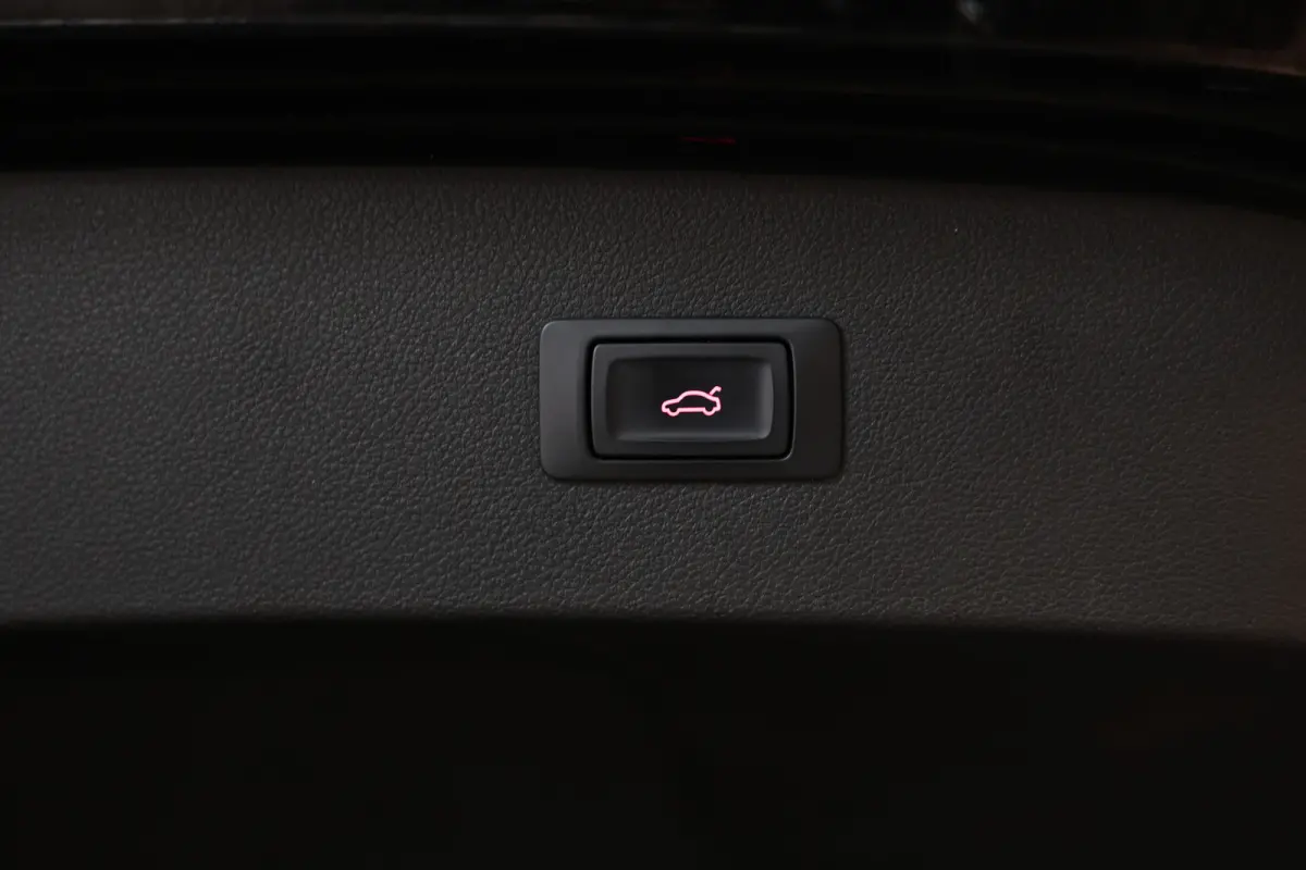 1.8 TFSI S-Line AVM CARPLAY CAMERA NAV LEER STOELVW "17