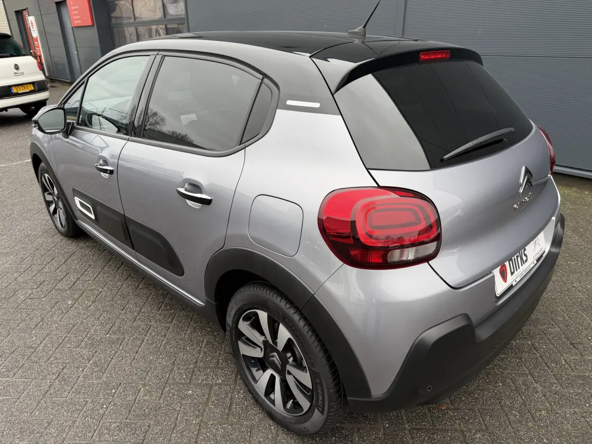 110pk Shine (Keyless Entry - Camera - Navigatie - Automatische Airco - LED - Apple Carplay)