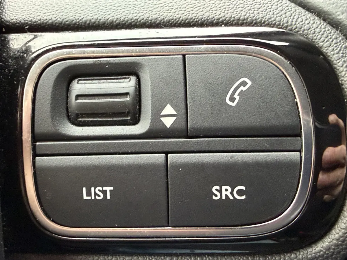 110pk Shine (Keyless Entry - Camera - Navigatie - Automatische Airco - LED - Apple Carplay)
