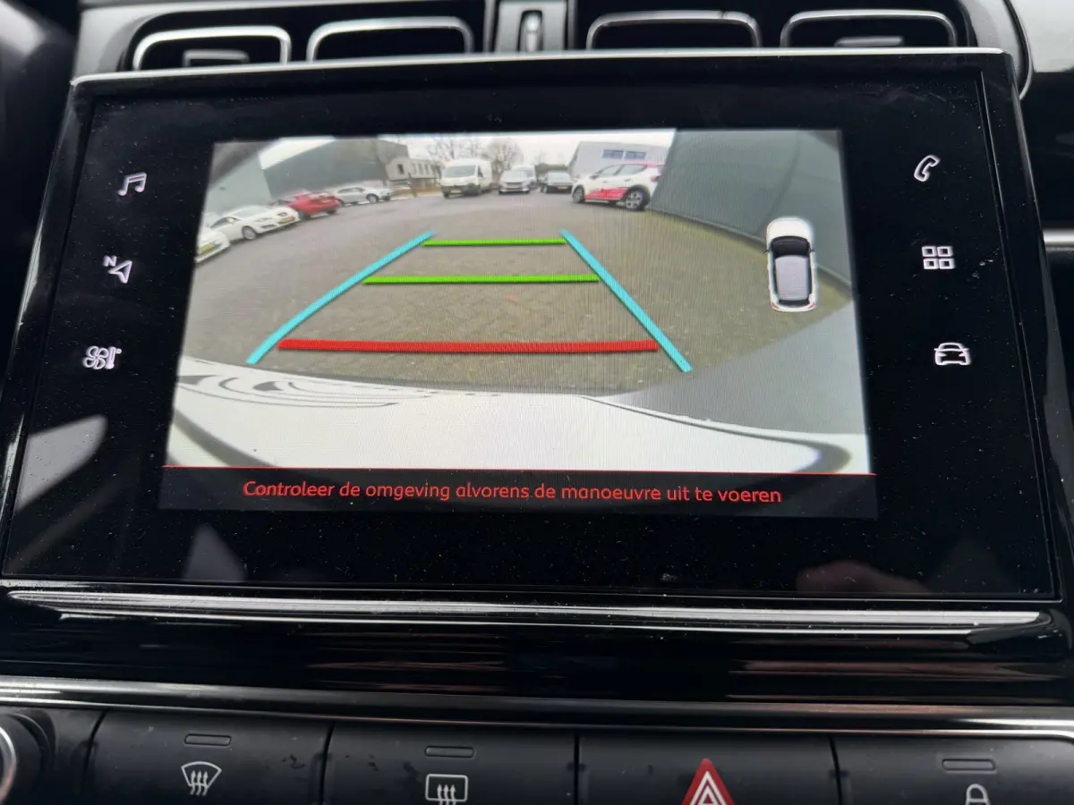 110pk Shine (Keyless Entry - Camera - Navigatie - Automatische Airco - LED - Apple Carplay)