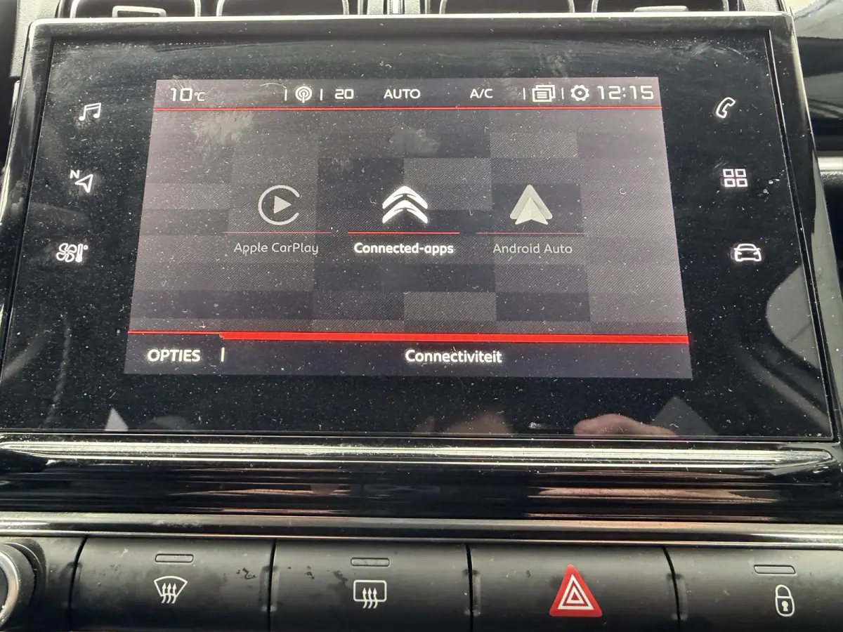 110pk Shine (Keyless Entry - Camera - Navigatie - Automatische Airco - LED - Apple Carplay)