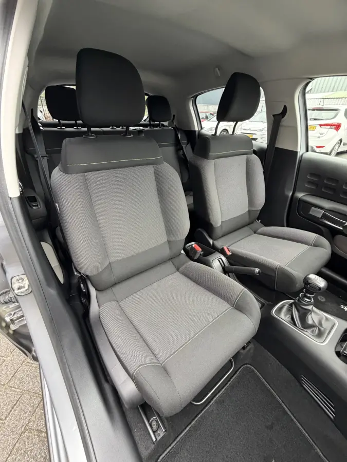 110pk Shine (Keyless Entry - Camera - Navigatie - Automatische Airco - LED - Apple Carplay)