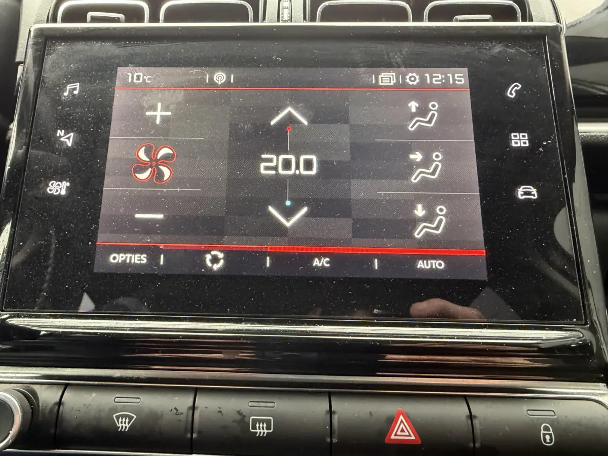 110pk Shine (Keyless Entry - Camera - Navigatie - Automatische Airco - LED - Apple Carplay)