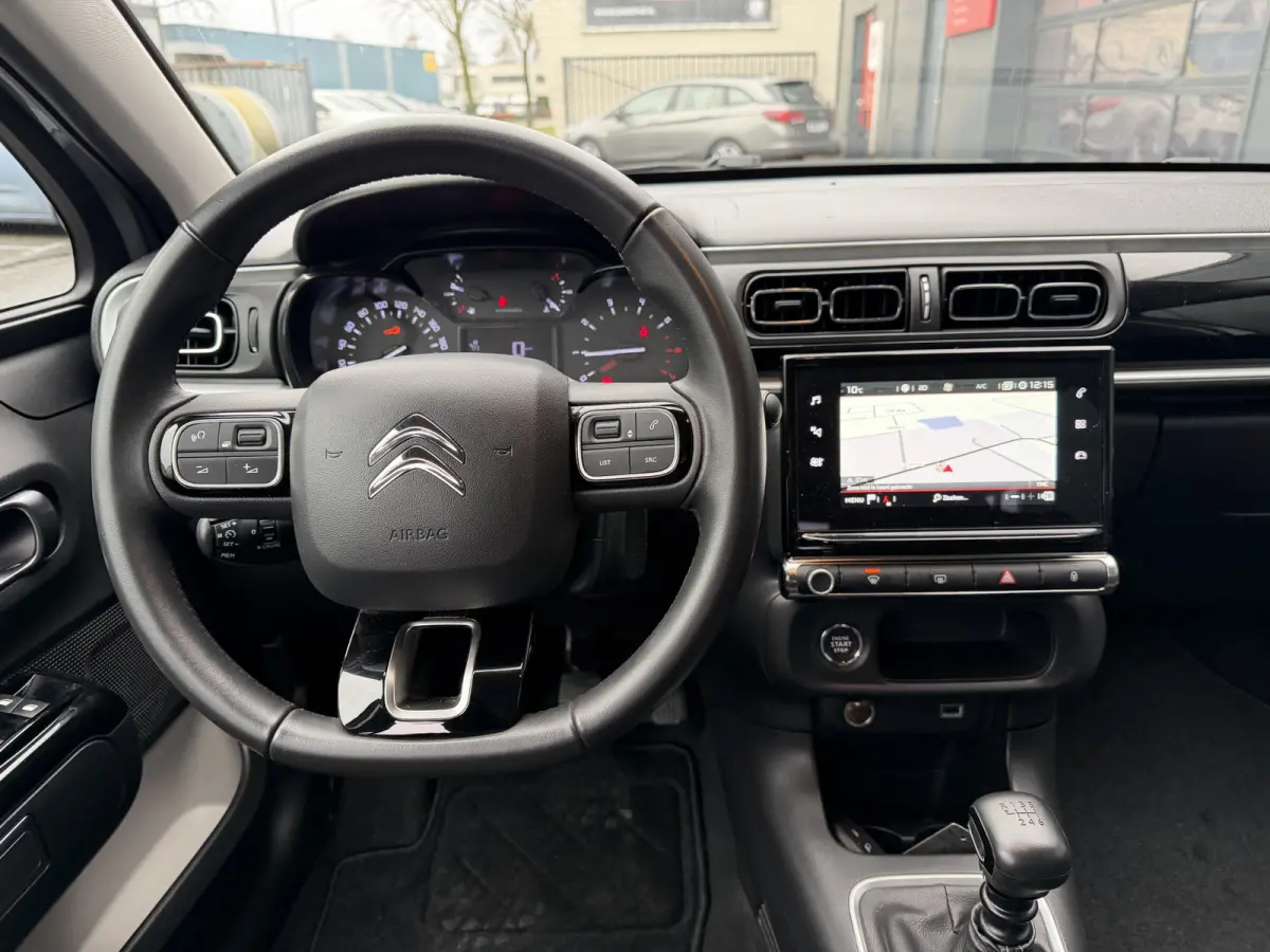110pk Shine (Keyless Entry - Camera - Navigatie - Automatische Airco - LED - Apple Carplay)