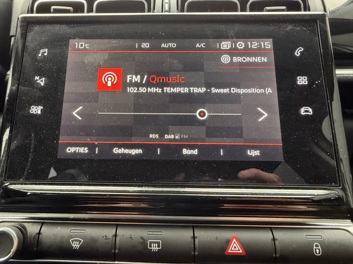 110pk Shine (Keyless Entry - Camera - Navigatie - Automatische Airco - LED - Apple Carplay)
