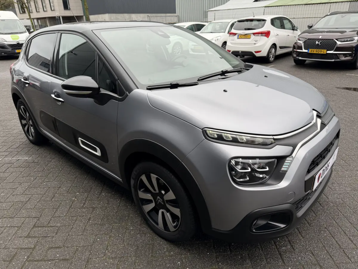 110pk Shine (Keyless Entry - Camera - Navigatie - Automatische Airco - LED - Apple Carplay)