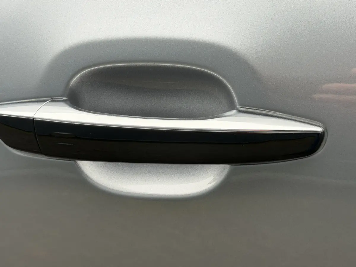 110pk Shine (Keyless Entry - Camera - Navigatie - Automatische Airco - LED - Apple Carplay)