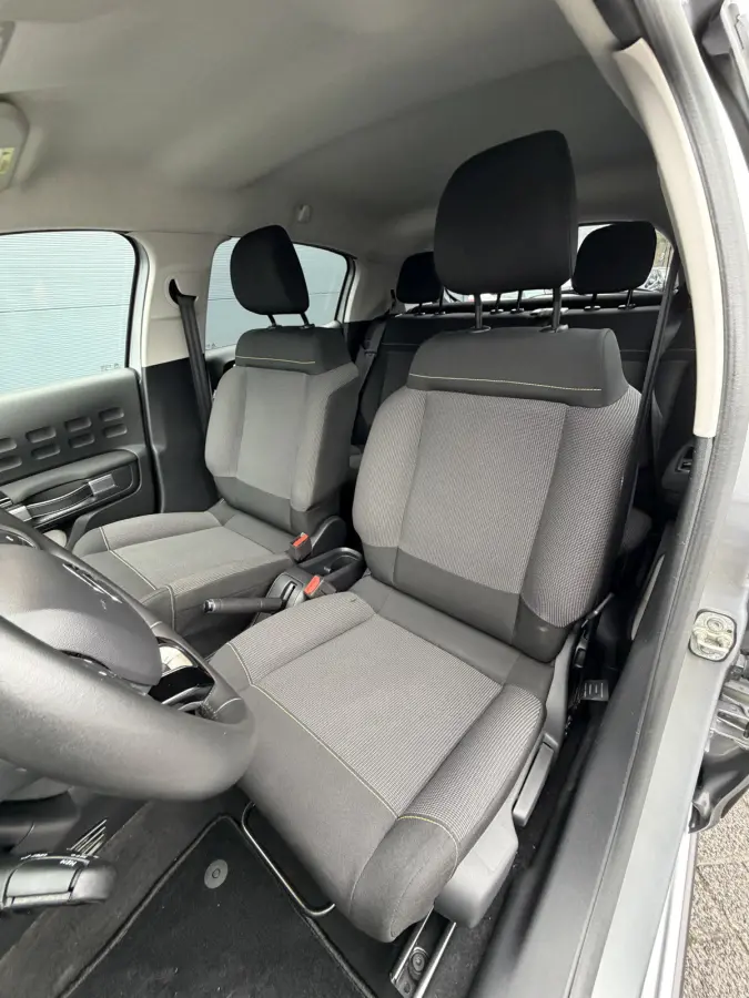 110pk Shine (Keyless Entry - Camera - Navigatie - Automatische Airco - LED - Apple Carplay)