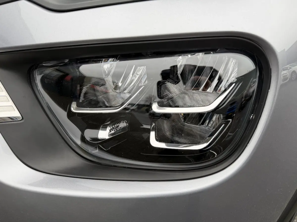 110pk Shine (Keyless Entry - Camera - Navigatie - Automatische Airco - LED - Apple Carplay)
