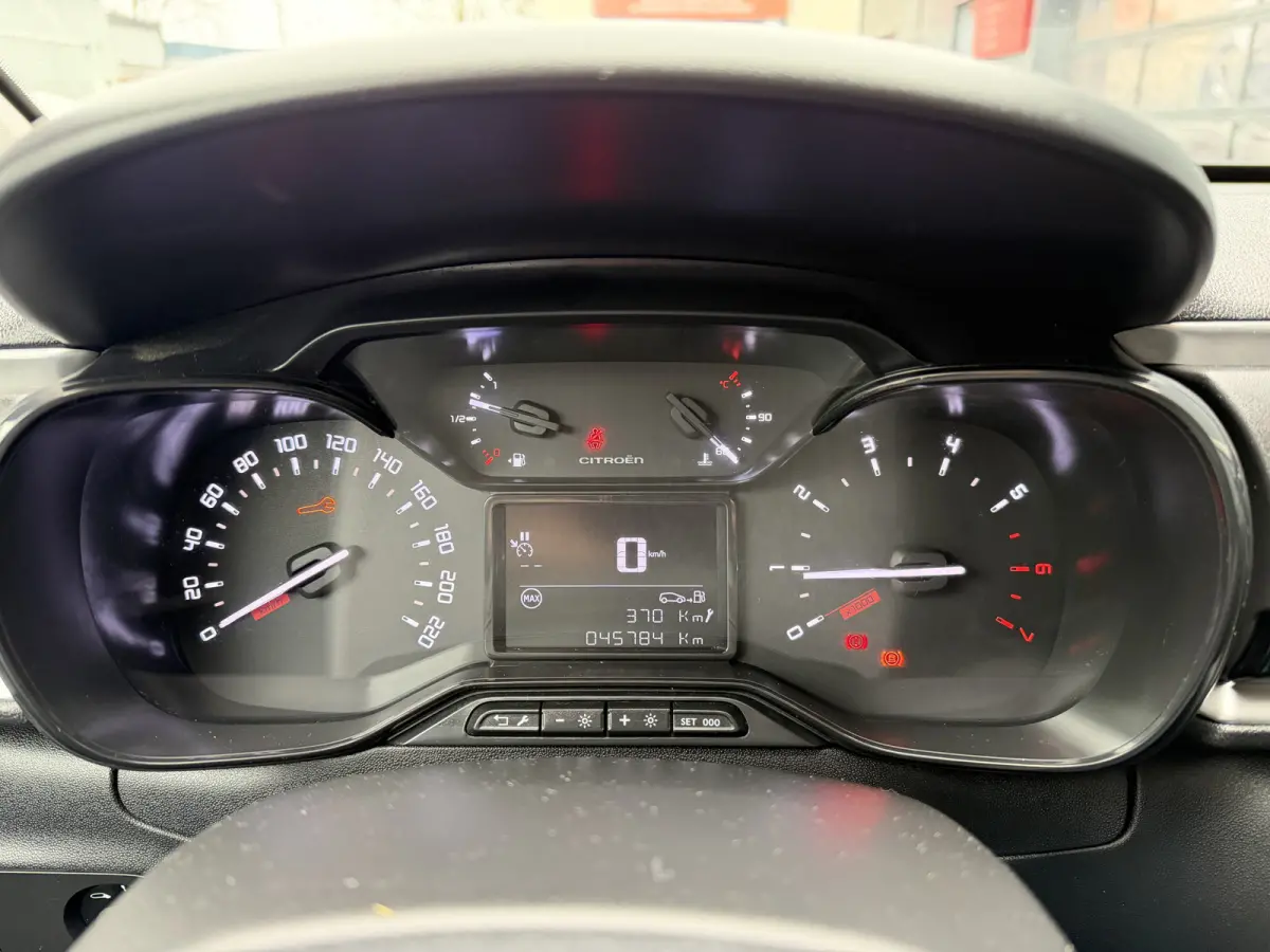 110pk Shine (Keyless Entry - Camera - Navigatie - Automatische Airco - LED - Apple Carplay)