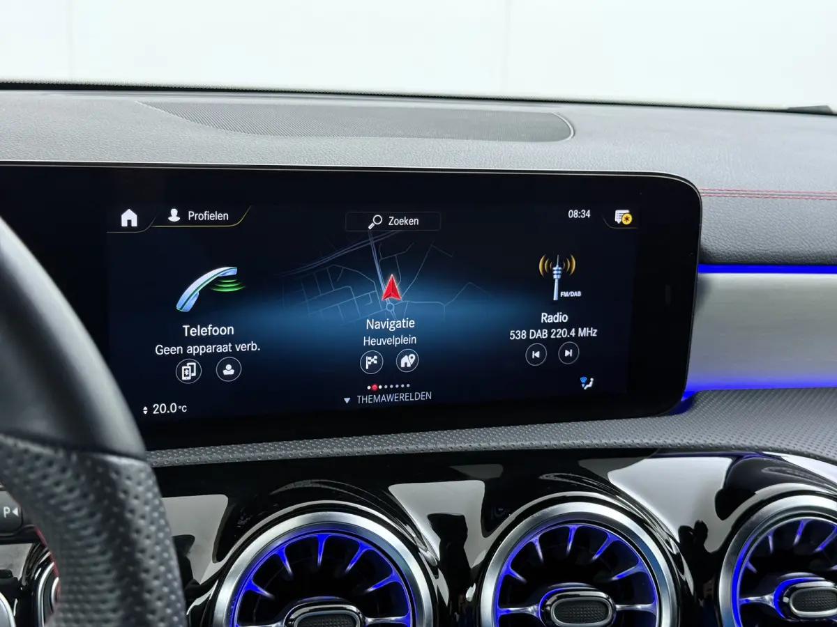250e AMG // SoH 92,2% // Keyless Entry // Sfeerverlichting // Camera // 19" AMG Velgen // Apple Carplay // Android Auto // Privacy Glas