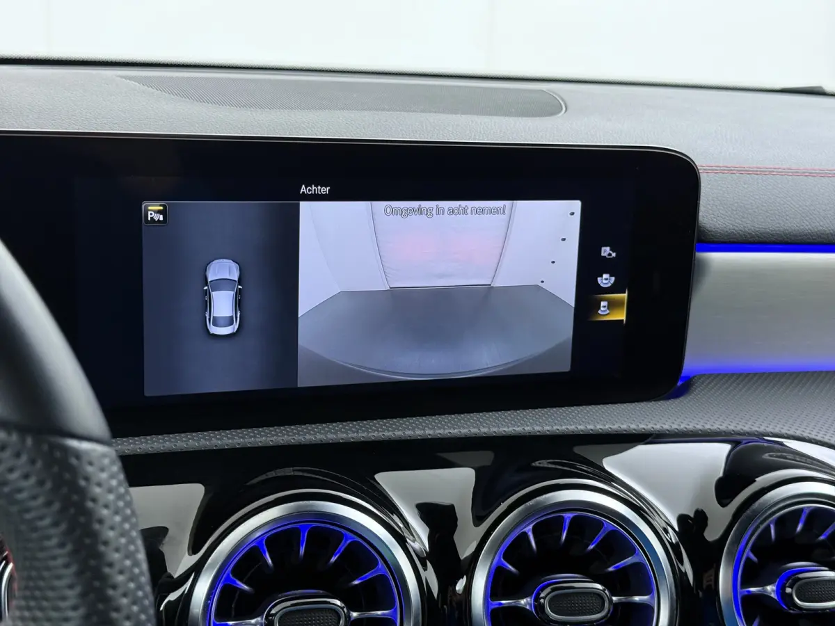 250e AMG // SoH 92,2% // Keyless Entry // Sfeerverlichting // Camera // 19" AMG Velgen // Apple Carplay // Android Auto // Privacy Glas
