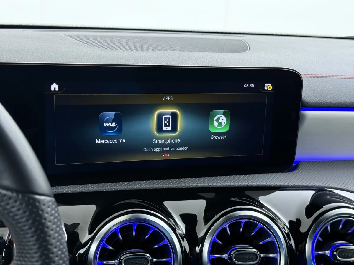 250e AMG // SoH 92,2% // Keyless Entry // Sfeerverlichting // Camera // 19" AMG Velgen // Apple Carplay // Android Auto // Privacy Glas