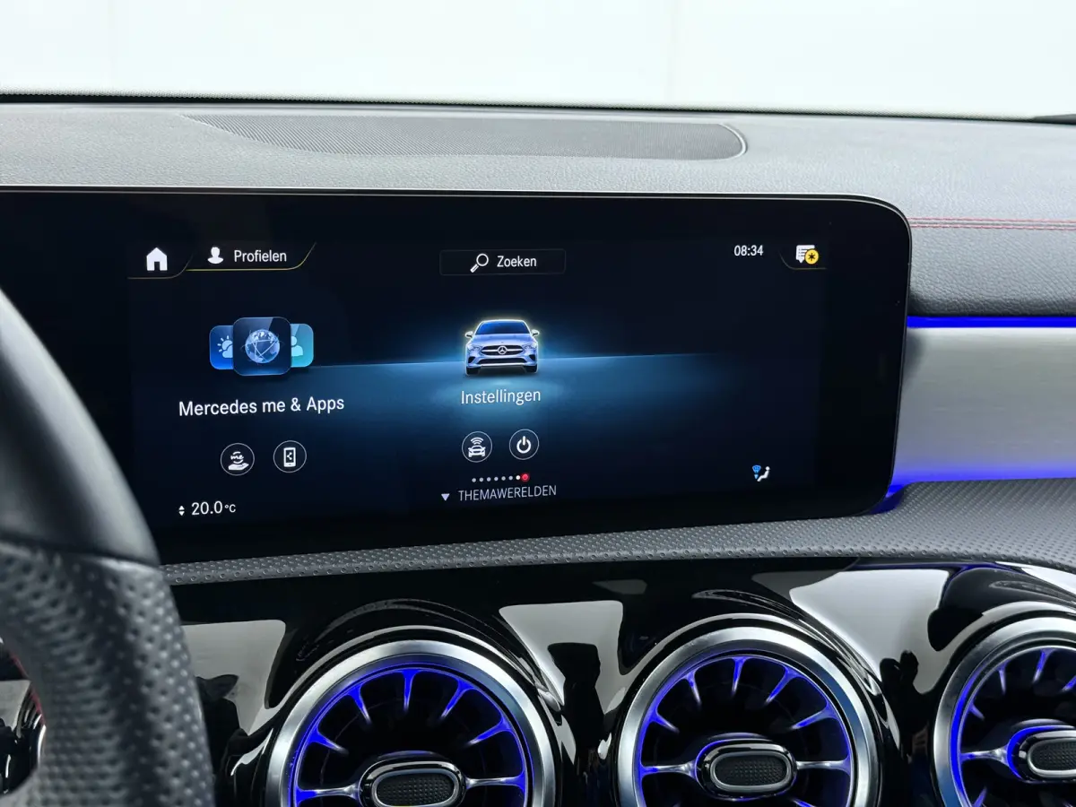 250e AMG // SoH 92,2% // Keyless Entry // Sfeerverlichting // Camera // 19" AMG Velgen // Apple Carplay // Android Auto // Privacy Glas