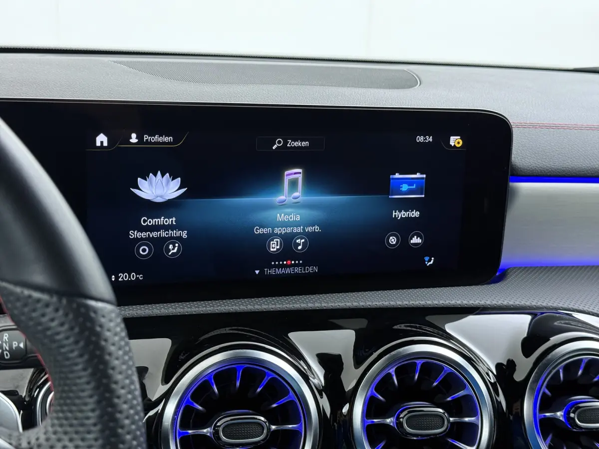 250e AMG // SoH 92,2% // Keyless Entry // Sfeerverlichting // Camera // 19" AMG Velgen // Apple Carplay // Android Auto // Privacy Glas