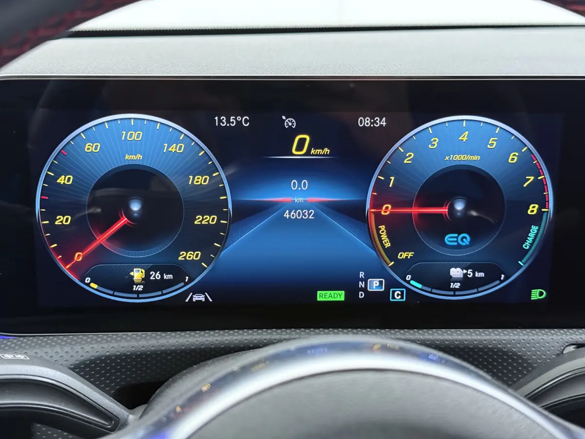 250e AMG // SoH 92,2% // Keyless Entry // Sfeerverlichting // Camera // 19" AMG Velgen // Apple Carplay // Android Auto // Privacy Glas