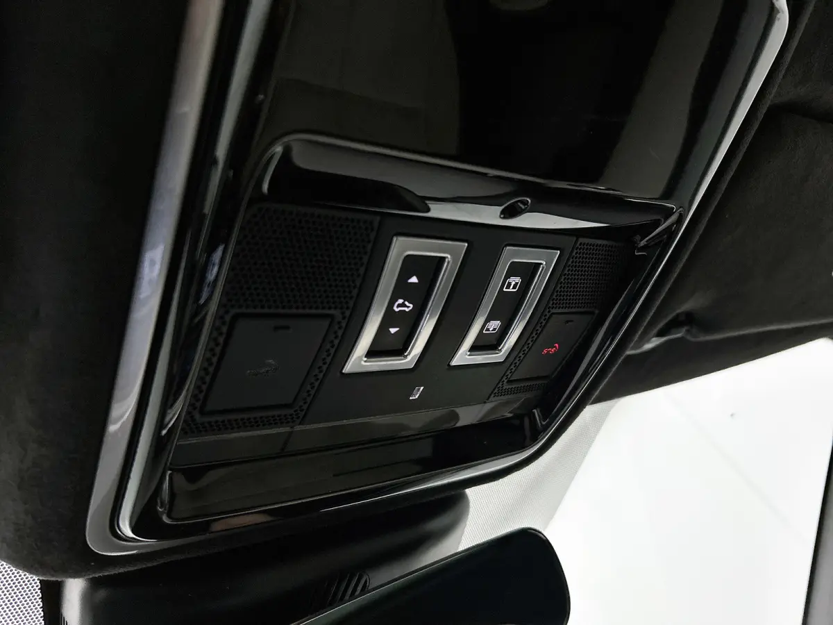 3.0 V6 AWD R-Dynamic HSE (Dealer OnderH, Panorama, Trekhaak, Carplay, Etc)