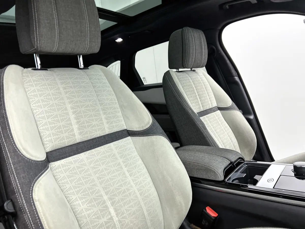 3.0 V6 AWD R-Dynamic HSE (Dealer OnderH, Panorama, Trekhaak, Carplay, Etc)