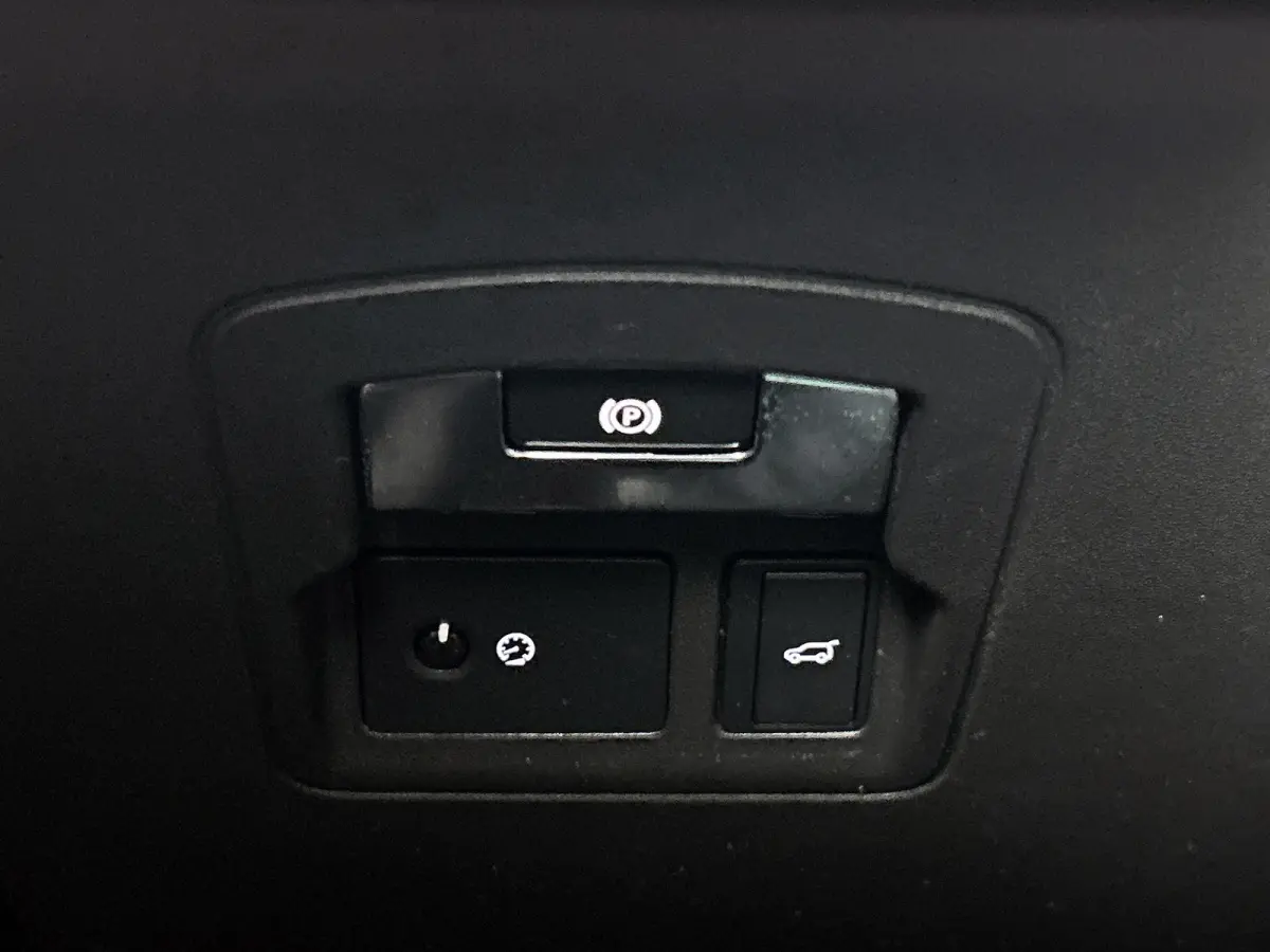 3.0 V6 AWD R-Dynamic HSE (Dealer OnderH, Panorama, Trekhaak, Carplay, Etc)