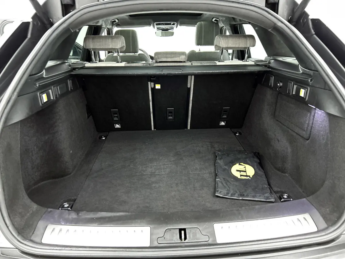 3.0 V6 AWD R-Dynamic HSE (Dealer OnderH, Panorama, Trekhaak, Carplay, Etc)