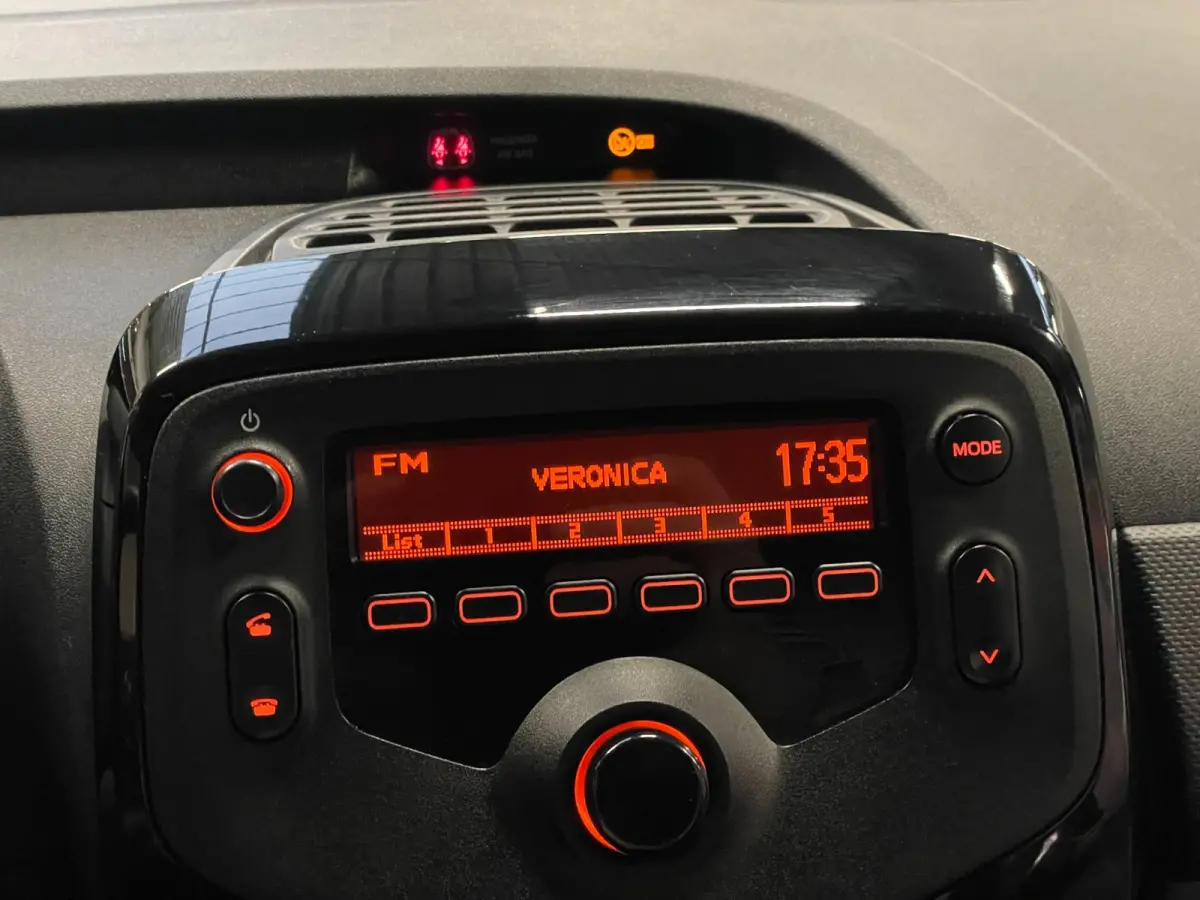 1.0 VTi Feel NAP * BTW * AIRCO * CRUISE CONTROLE