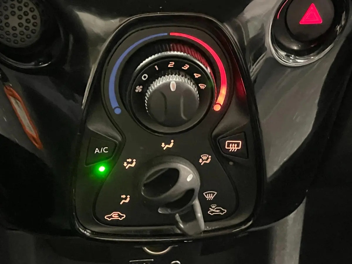 1.0 VTi Feel NAP * BTW * AIRCO * CRUISE CONTROLE