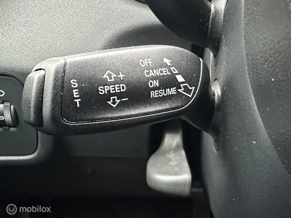 1.0 TFSI 95PK -S-LINE EDITION AIRCO CRUISE CONTROLE NAVIGATIE BLUETOOTH ZEER ZUINIG!!