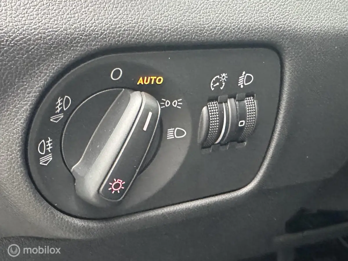 1.0 TFSI 95PK -S-LINE EDITION AIRCO CRUISE CONTROLE NAVIGATIE BLUETOOTH ZEER ZUINIG!!