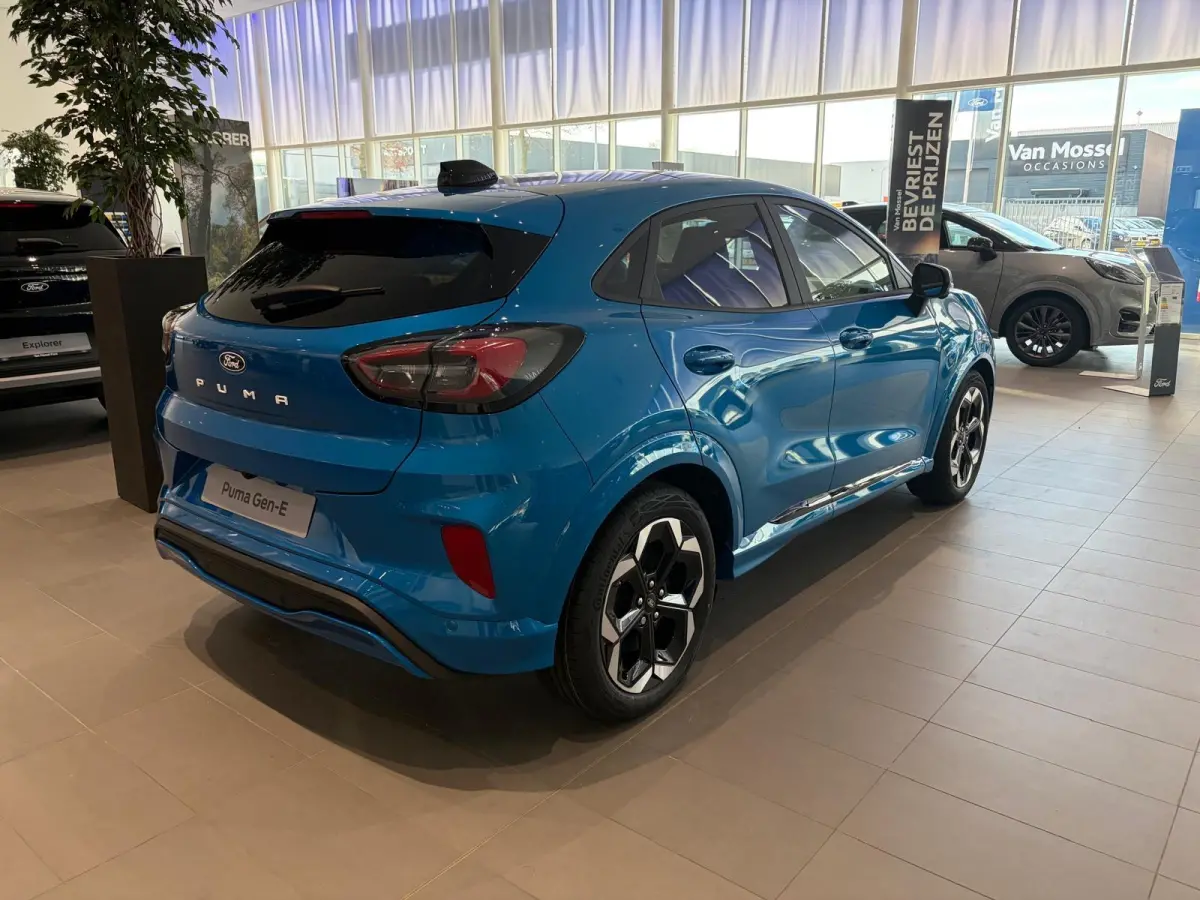 Premium 47 kWh | NIEUW TE BESTELLEN! | B&O AUDIO | STUUR, STOEL EN VOORRUITVERWARMING | 360 GRADEN CAMERA | PARKEERSENSOREN VOOR ÉN ACHTER | ADAPTIEVE CRUISE CONTROL | PANORAMADAK| KEYLESS 