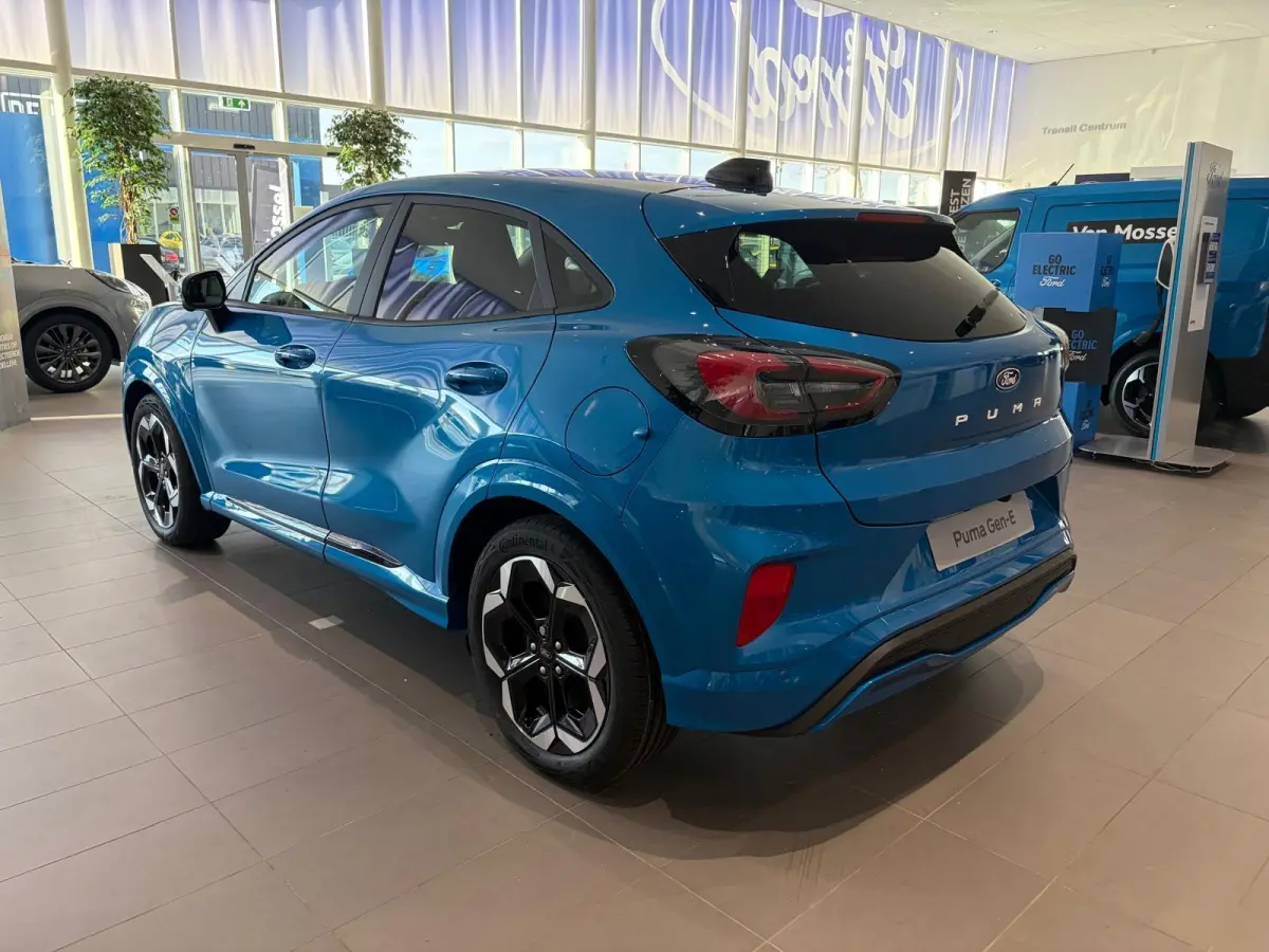 Premium 47 kWh | NIEUW TE BESTELLEN! | B&O AUDIO | STUUR, STOEL EN VOORRUITVERWARMING | 360 GRADEN CAMERA | PARKEERSENSOREN VOOR ÉN ACHTER | ADAPTIEVE CRUISE CONTROL | PANORAMADAK| KEYLESS 