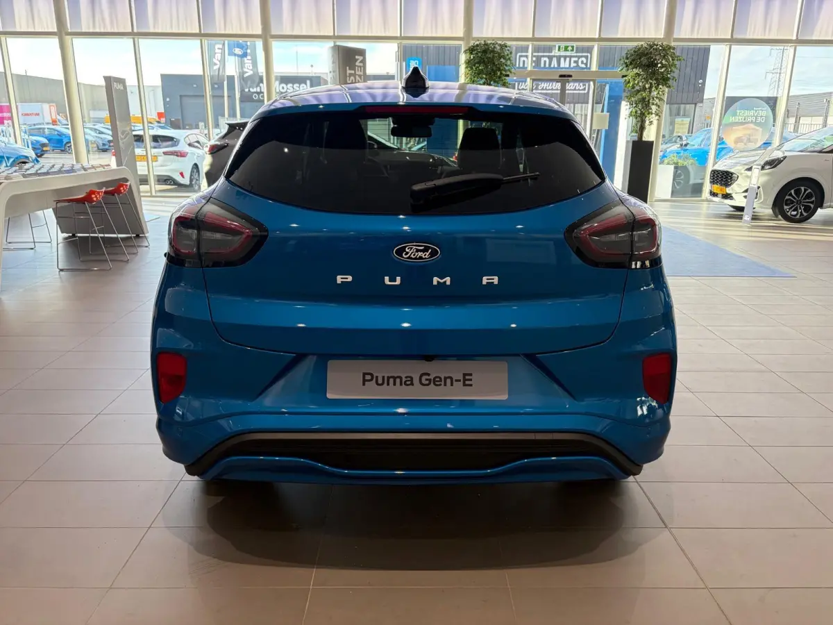 Premium 47 kWh | NIEUW TE BESTELLEN! | B&O AUDIO | STUUR, STOEL EN VOORRUITVERWARMING | 360 GRADEN CAMERA | PARKEERSENSOREN VOOR ÉN ACHTER | ADAPTIEVE CRUISE CONTROL | PANORAMADAK| KEYLESS 