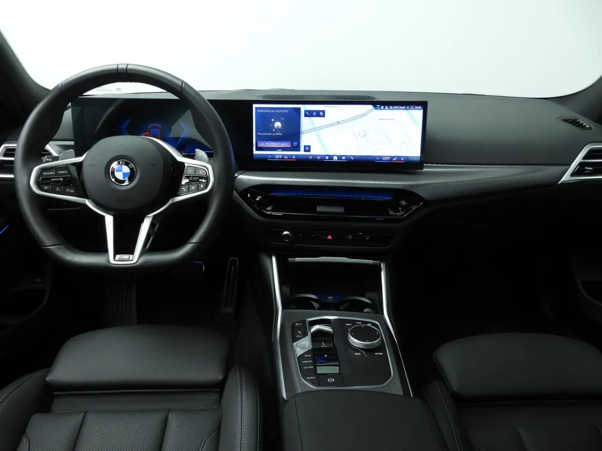 318i | M-Sportpakket | LED | Navigatie | Schuifdak | Trekhaak | Stoelverwarming | DAB | Alu 18 inch