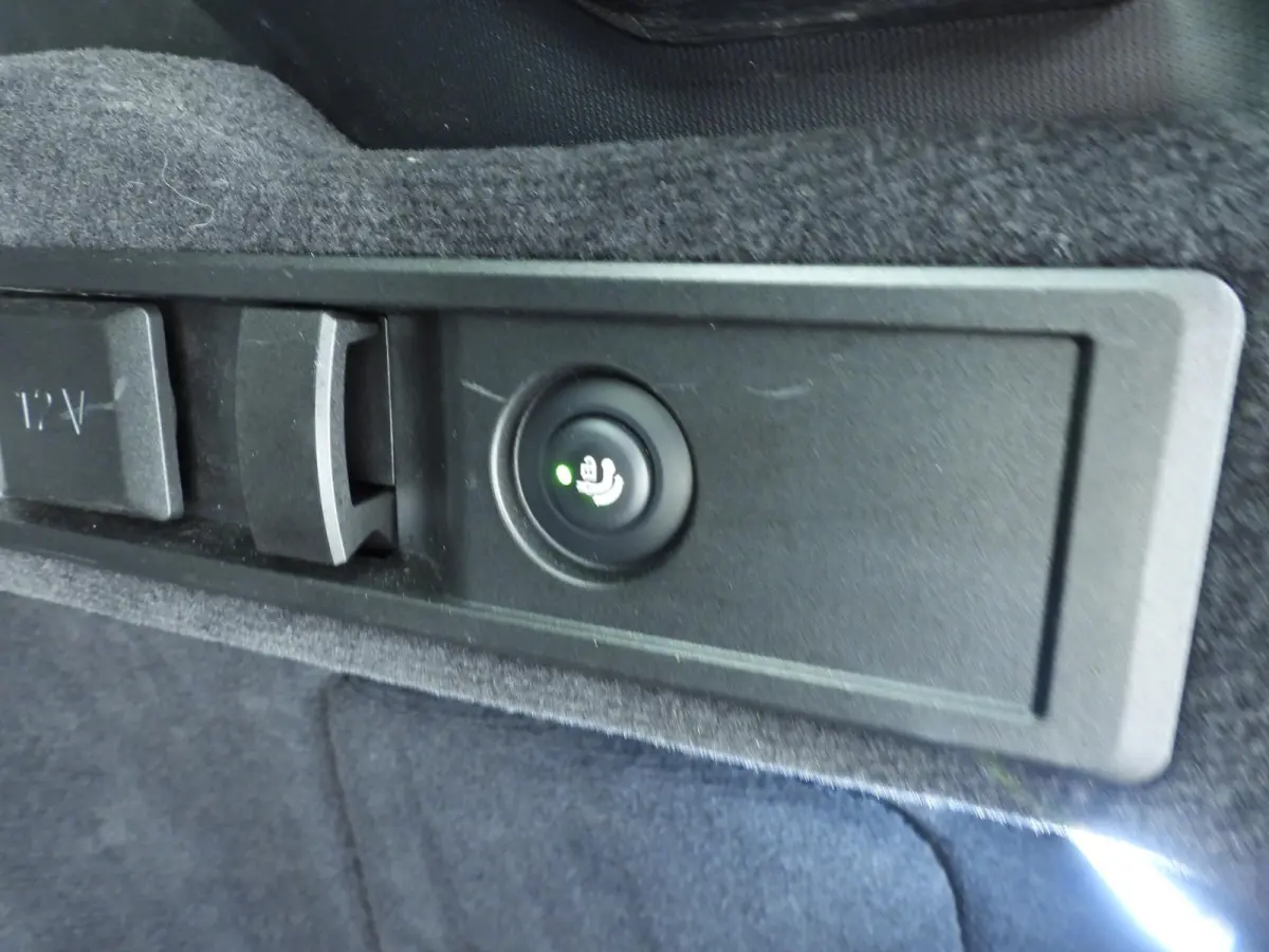 318i | M-Sportpakket | LED | Navigatie | Schuifdak | Trekhaak | Stoelverwarming | DAB | Alu 18 inch
