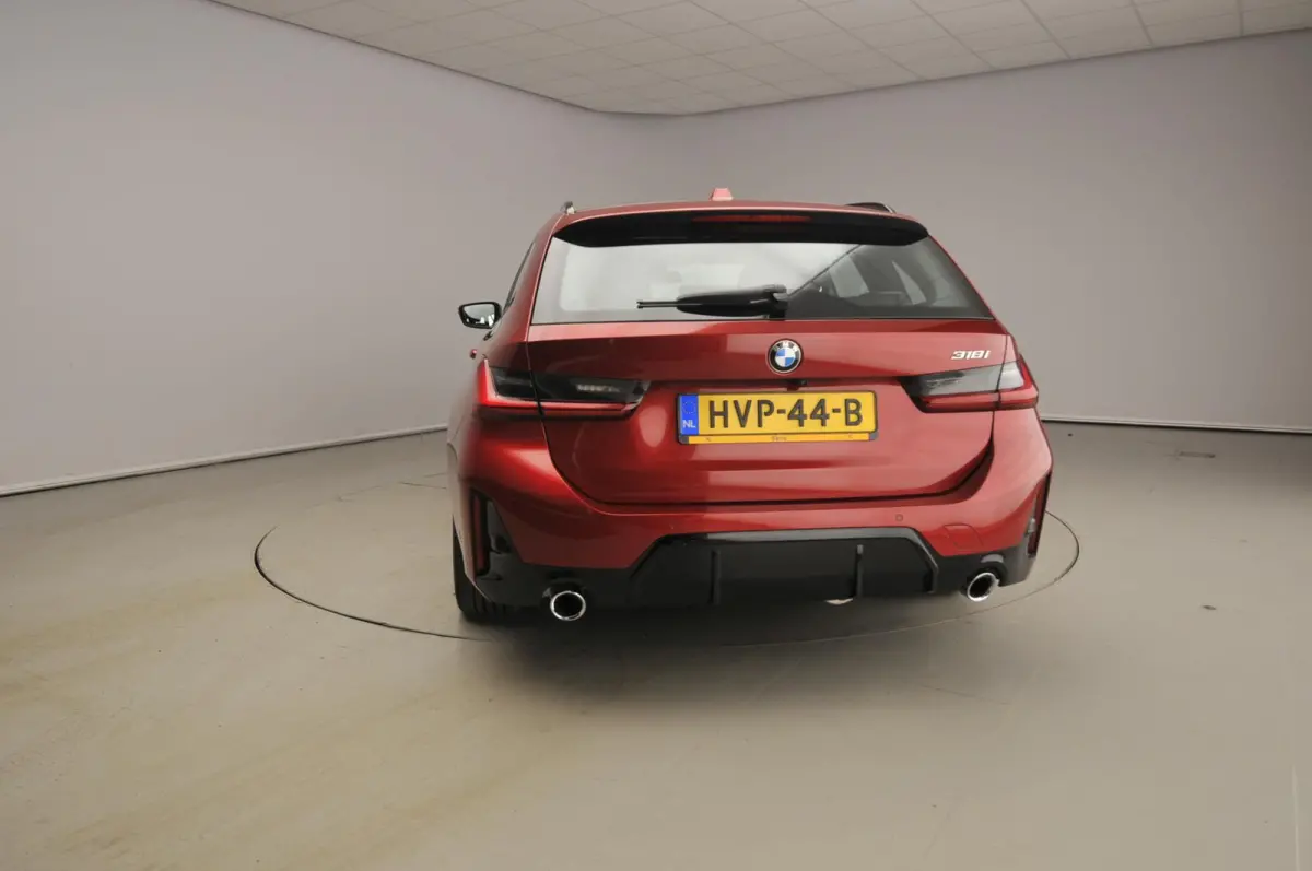 318i | M-Sportpakket | LED | Navigatie | Schuifdak | Trekhaak | Stoelverwarming | DAB | Alu 18 inch