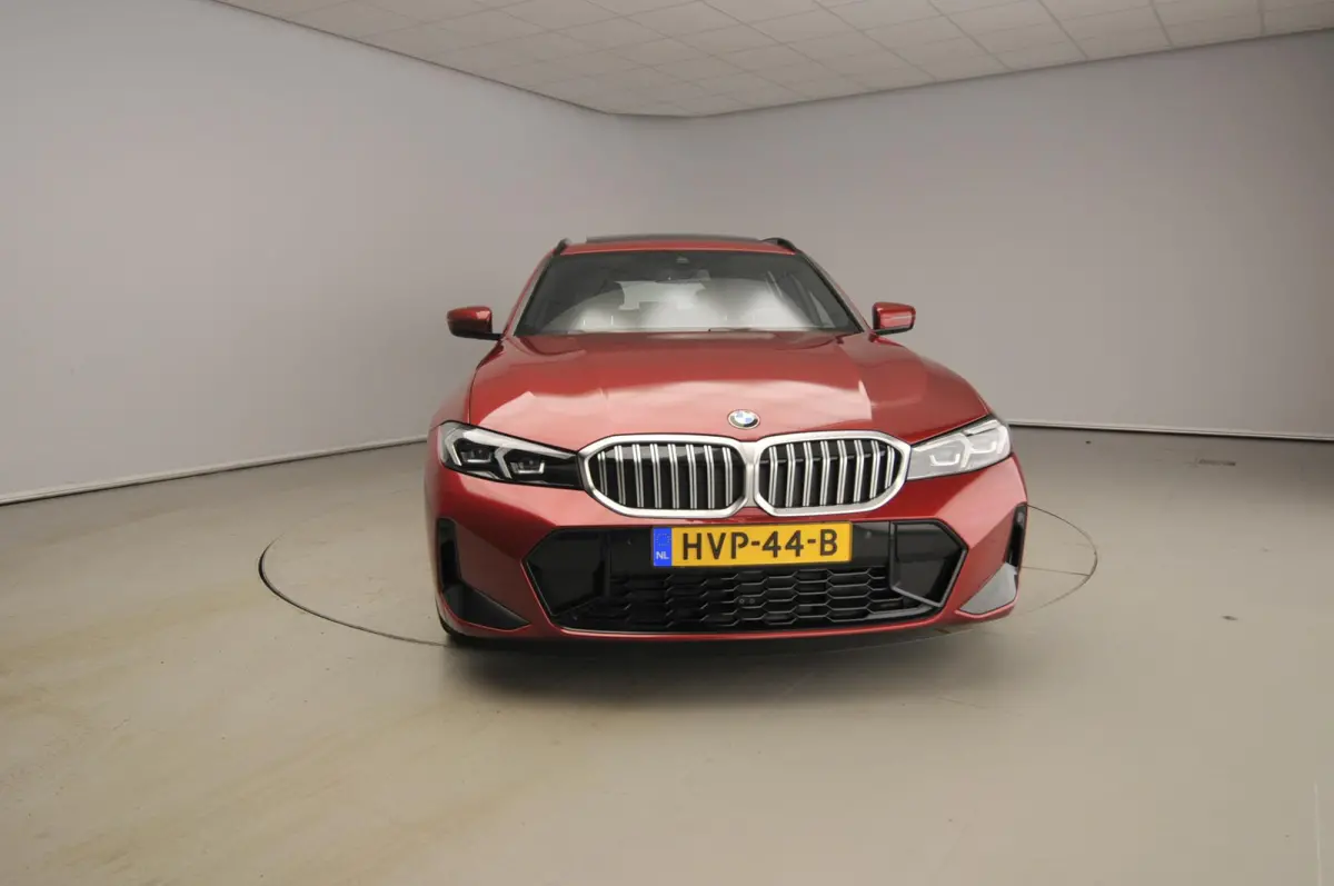 318i | M-Sportpakket | LED | Navigatie | Schuifdak | Trekhaak | Stoelverwarming | DAB | Alu 18 inch