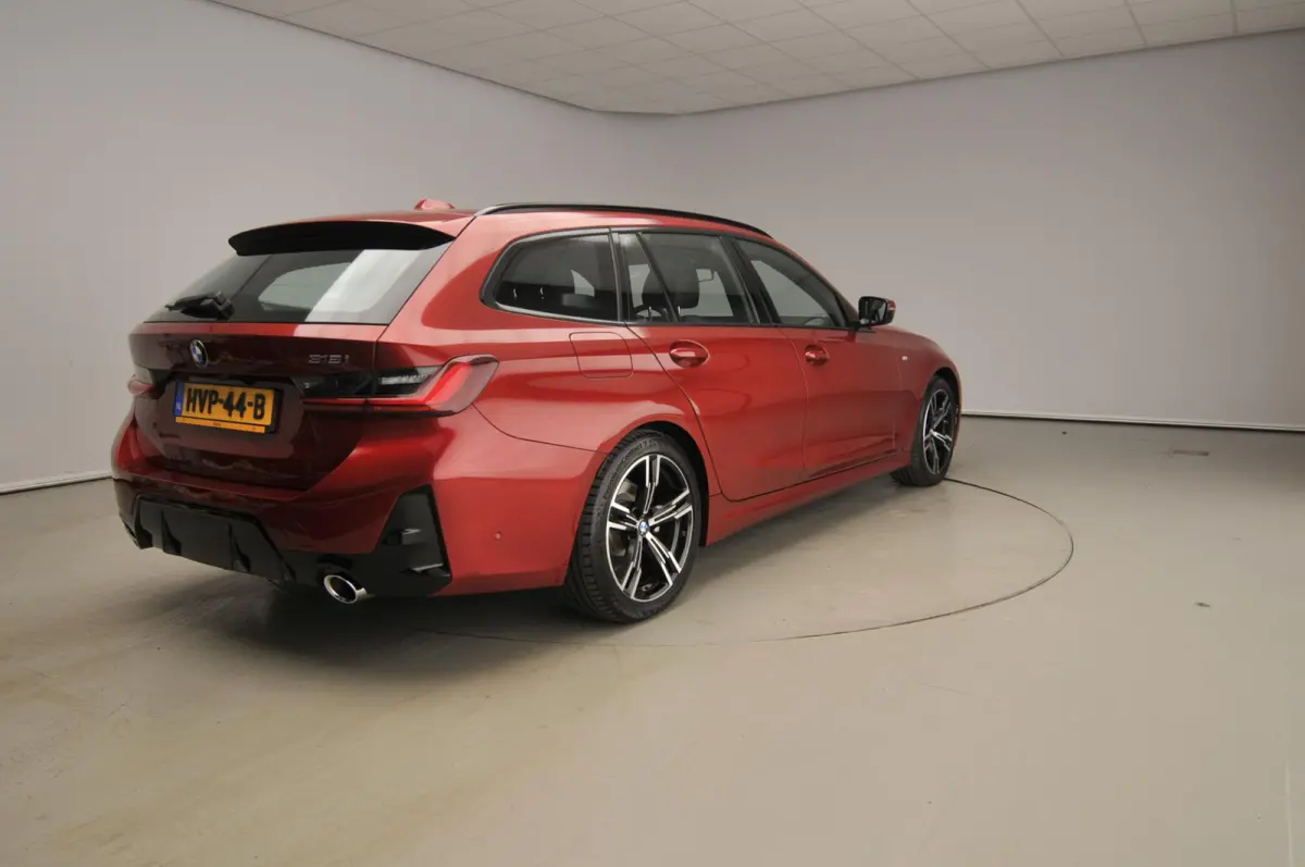 318i | M-Sportpakket | LED | Navigatie | Schuifdak | Trekhaak | Stoelverwarming | DAB | Alu 18 inch