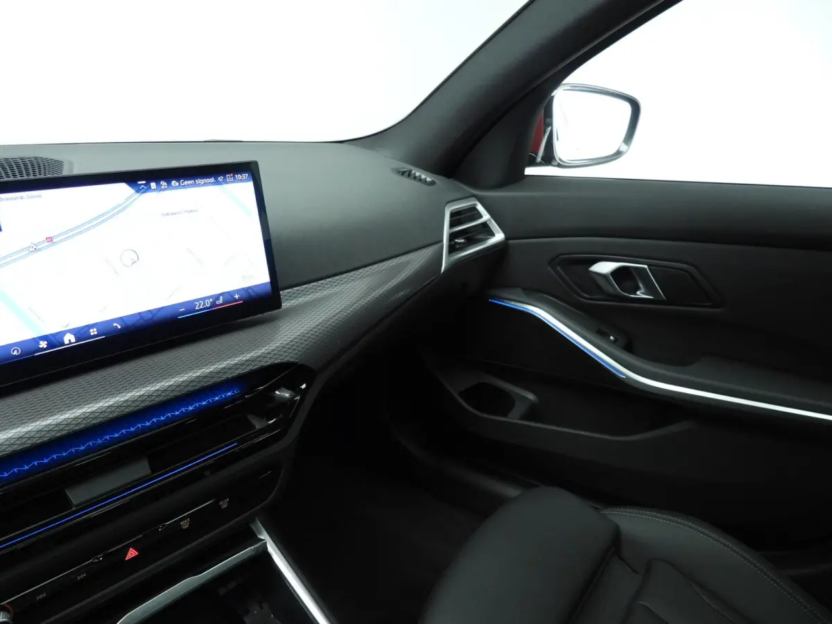 318i | M-Sportpakket | LED | Navigatie | Schuifdak | Trekhaak | Stoelverwarming | DAB | Alu 18 inch