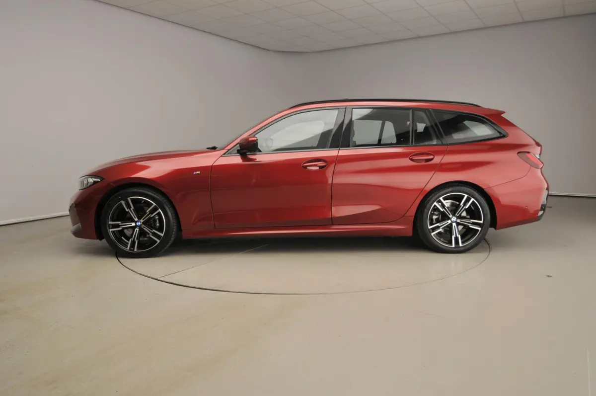 318i | M-Sportpakket | LED | Navigatie | Schuifdak | Trekhaak | Stoelverwarming | DAB | Alu 18 inch