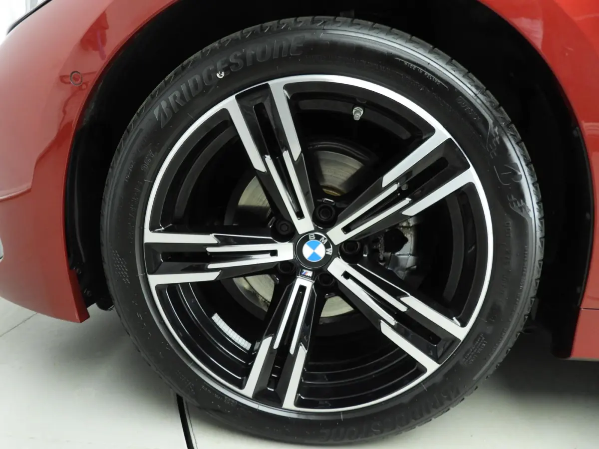 318i | M-Sportpakket | LED | Navigatie | Schuifdak | Trekhaak | Stoelverwarming | DAB | Alu 18 inch