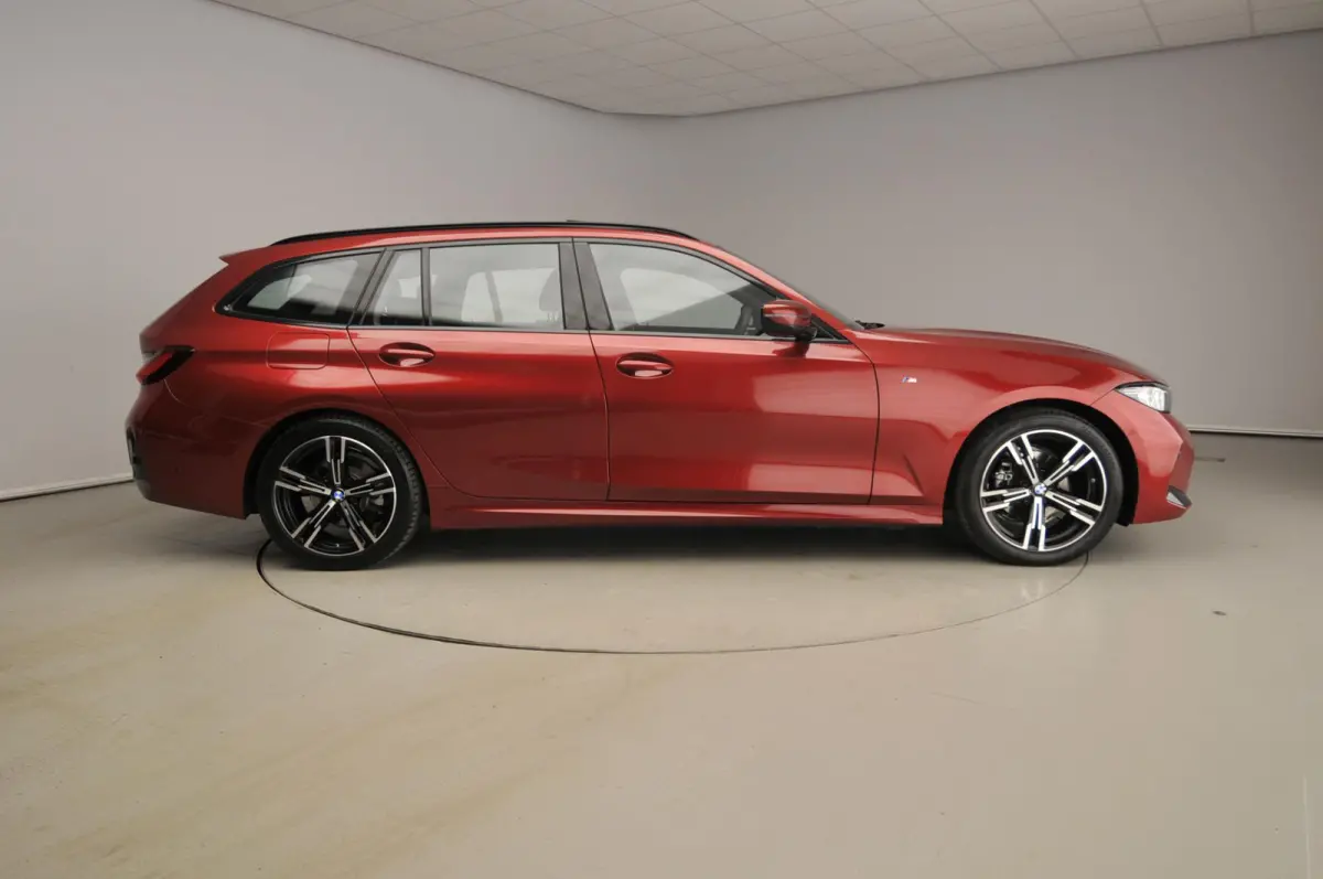 318i | M-Sportpakket | LED | Navigatie | Schuifdak | Trekhaak | Stoelverwarming | DAB | Alu 18 inch