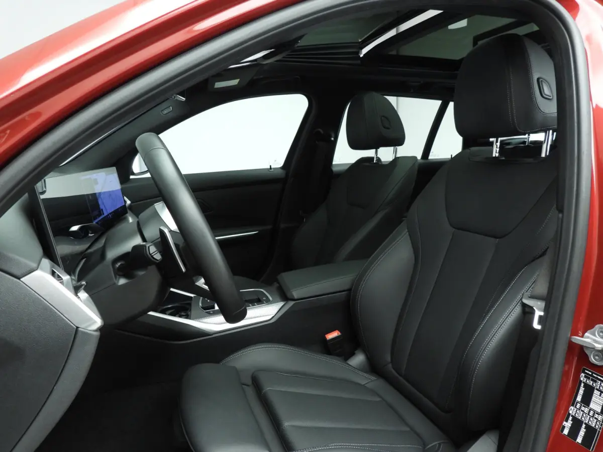 318i | M-Sportpakket | LED | Navigatie | Schuifdak | Trekhaak | Stoelverwarming | DAB | Alu 18 inch
