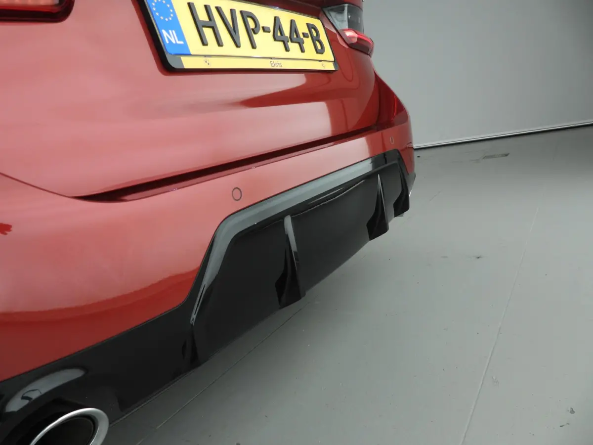 318i | M-Sportpakket | LED | Navigatie | Schuifdak | Trekhaak | Stoelverwarming | DAB | Alu 18 inch
